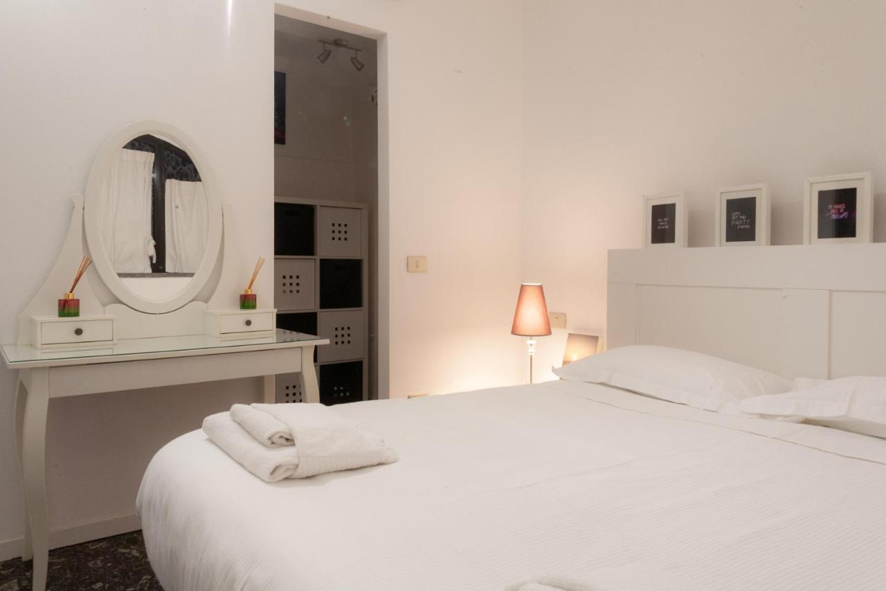 ミラノBnbutler - Vigevano, 13 - A Due Passi Dalla Darsenaアパートメント エクステリア 写真
